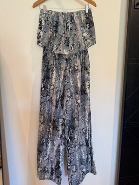 Tyche Strapless Ruffle Top Wide-Leg Jumpsuit in Gray & Black With Pockets Size M